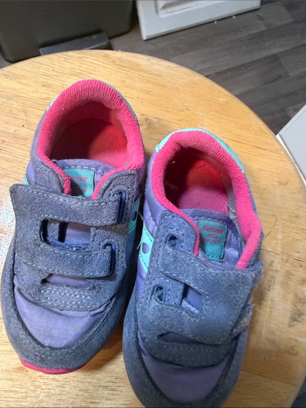 Saucony Kids Gray and Pink Velcro Sneakers with Mint Accents